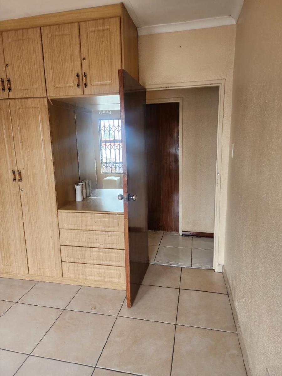 6 Bedroom Property for Sale in Manzil Park North West